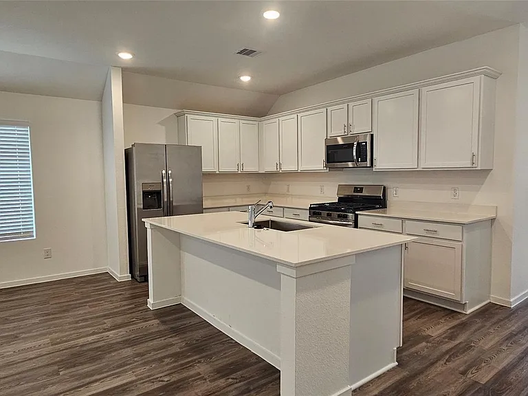 9918 Lockridge Manor Dr — Photo 4