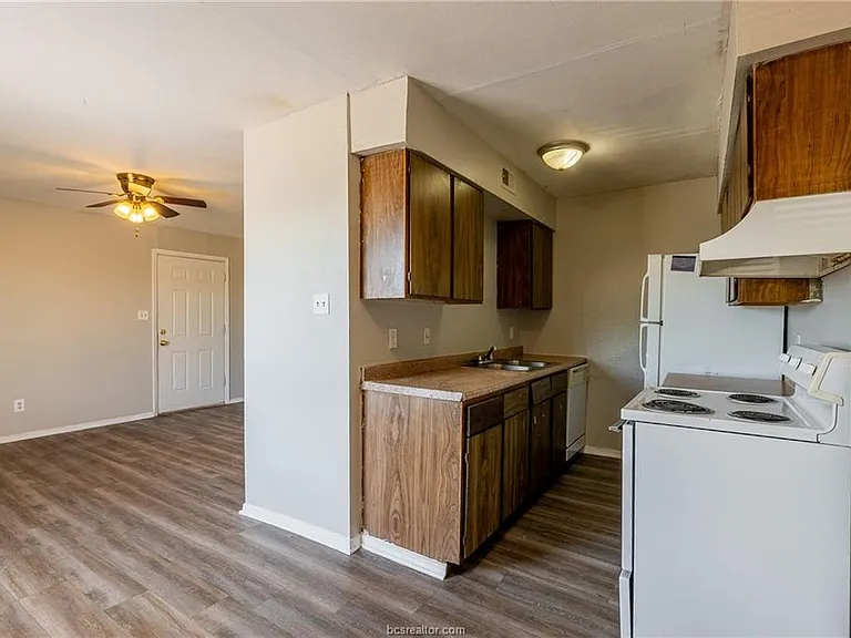 2706 Evergreen Cir #C — Photo 8