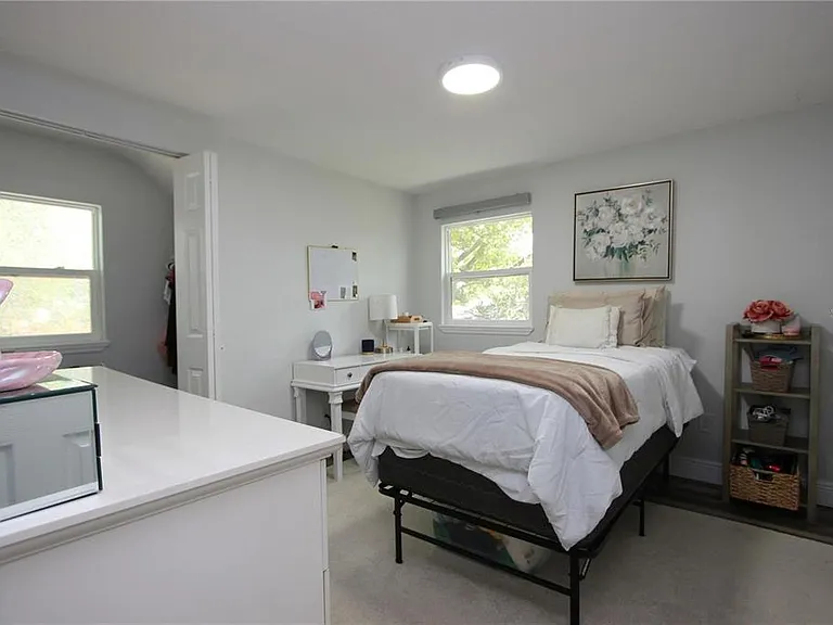 14 W King St — Photo 20
