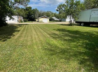 113 5th Ave SE, Crosby, ND 58730