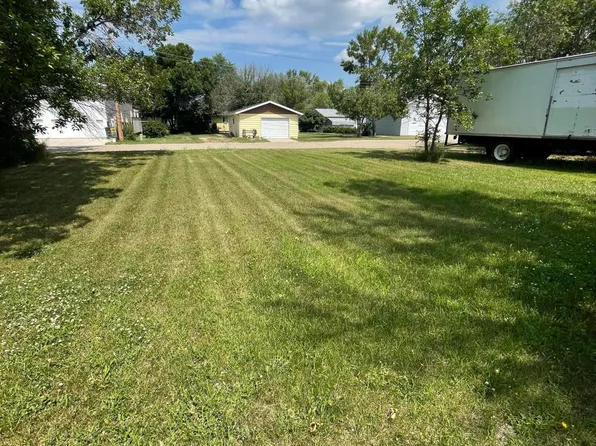 113 5th Ave SE, Crosby, ND 58730