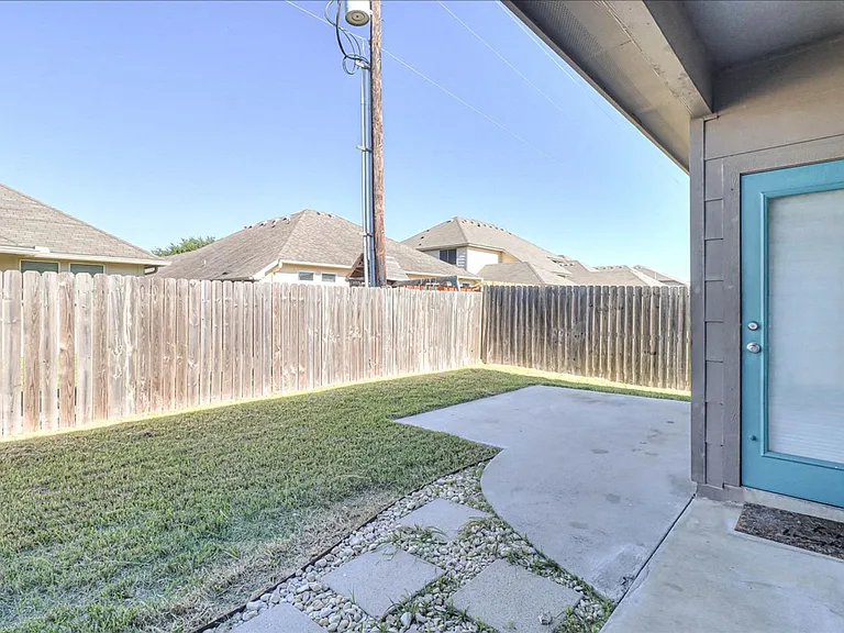 2217 Ibis — Photo 42