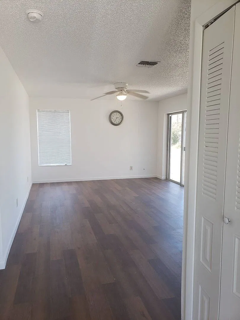 GREAT 3 bedroom 2 bath all new inside single family home with side entrance garage~ Large backyard — Photo 3