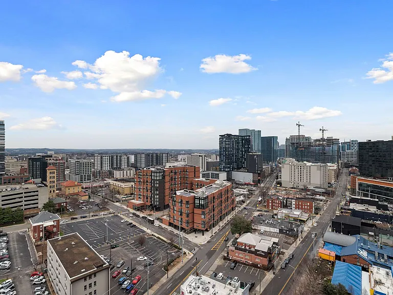 Aertson Midtown — Photo 19