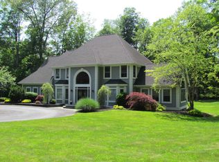 111 Autumn Chase Dr, Hopewell Junction, NY 12533