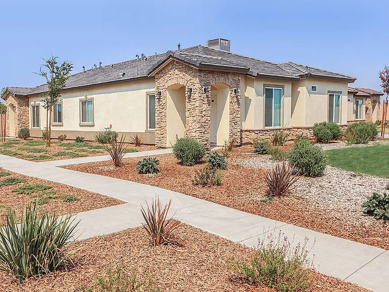 Mira Sol Gardens Rental Homes — Photo 13