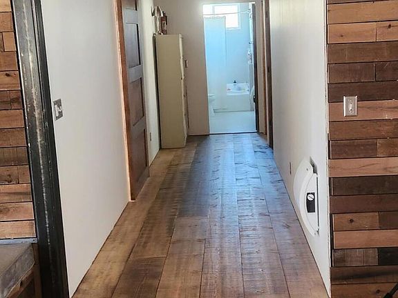 5th image of 6150 Darlene Ln
