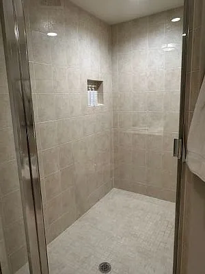 Master has large shower