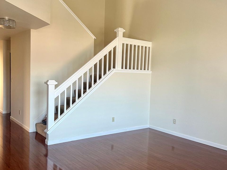 1st image of 316 Camino Arroyo E