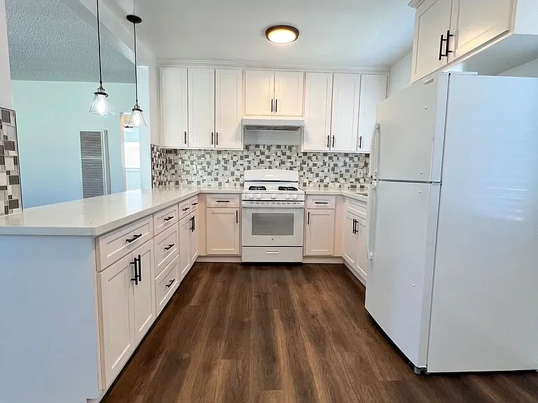 10222 S Dixon Ave — Photo 13