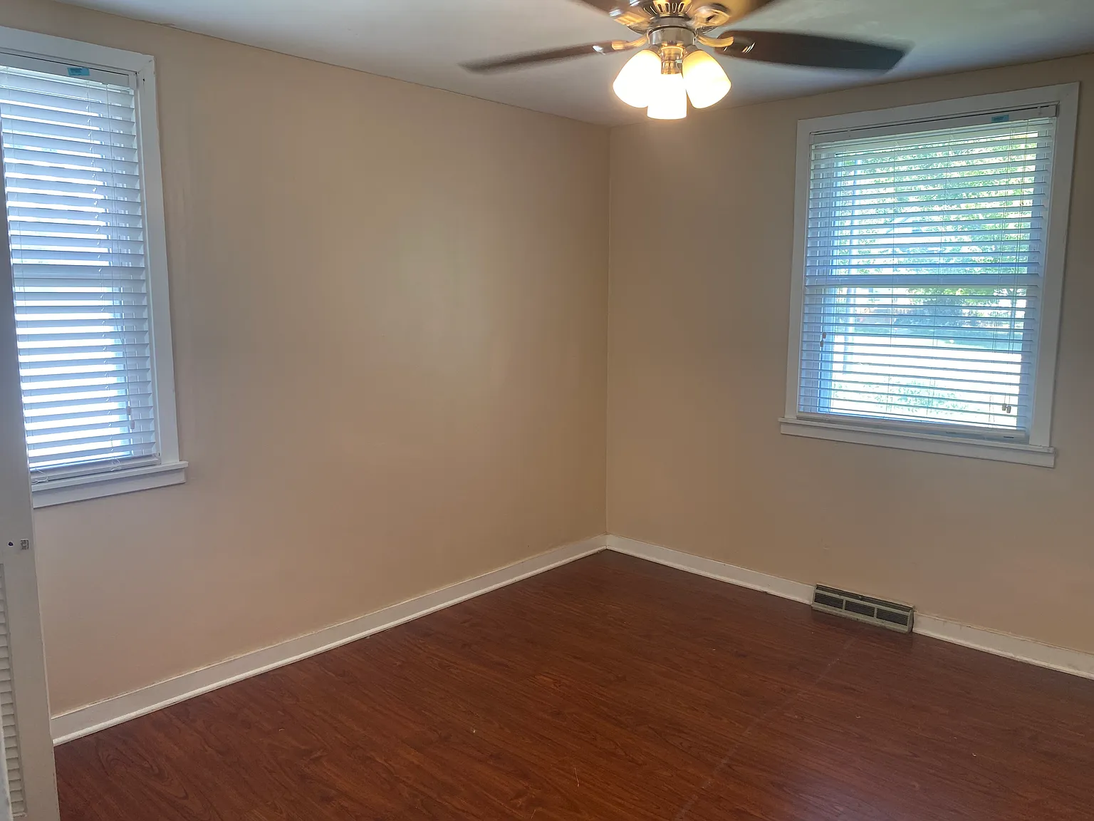 3 bed, 2200 sqft, $3,400 — Photo 4