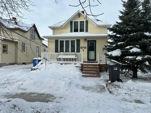 215 3rd St SE, Barnesville, MN 56514