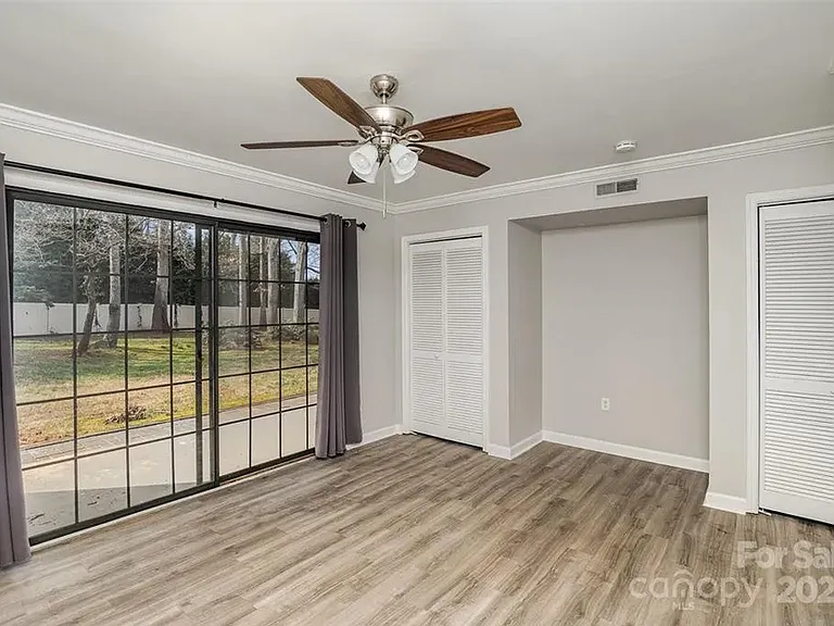 7610 Woods Ln #5 — Photo 28