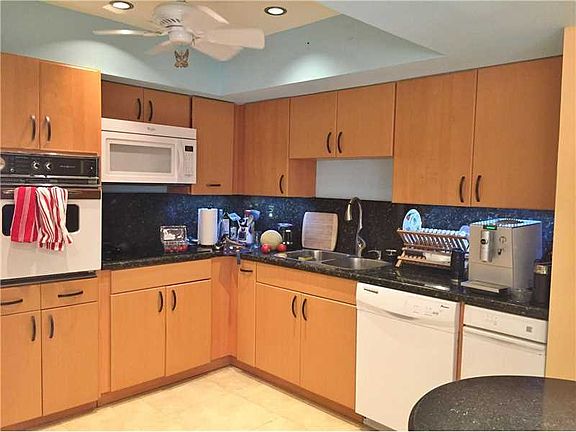 3rd image of 405 Dunwoody Ln #37