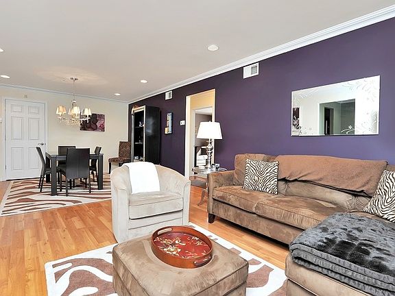 LIVING ROOM/DINING ROOM