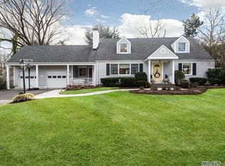 7 Mayfair Dr, Huntington, NY 11743