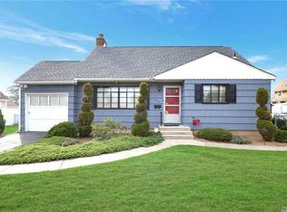 664 Deer Park Ave, Babylon, NY 11702