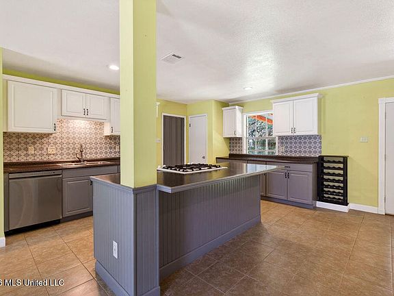 5th image of 1301 Churchill Dr