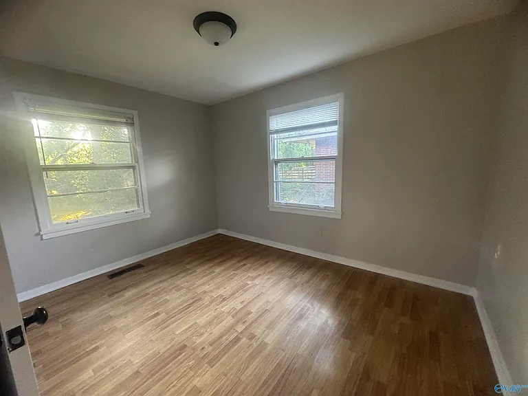 411 Ewing Dr — Photo 29