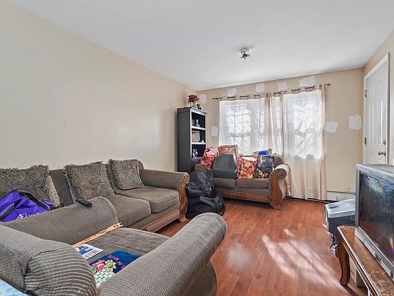 4th image of 1099 Grant Ave