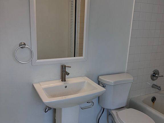 4th image of 215 Lexington Ave #2A