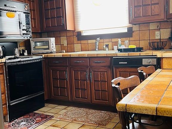 3rd image of 3222 Niagara Ave