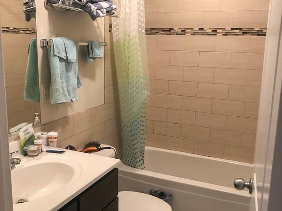 5th image of 851 W Cornelia Ave #2D