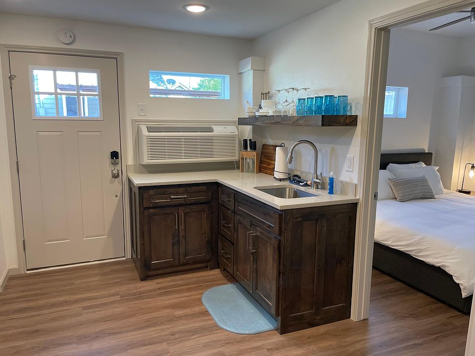 1st image of 216 S Devine St APT 10