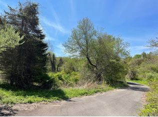 5 Holmes Farm Rd, Newtown, CT 06470