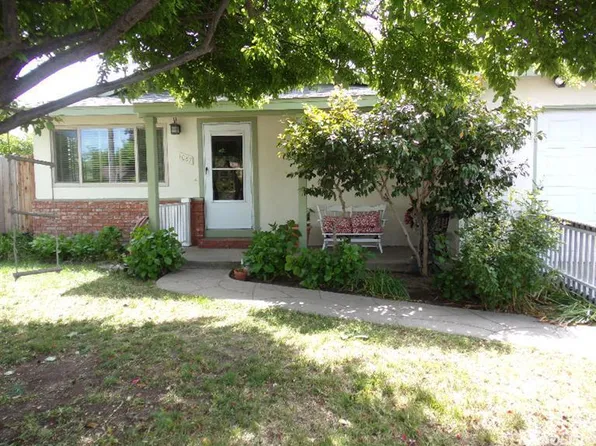 1087 A St, Oakdale, CA 95361