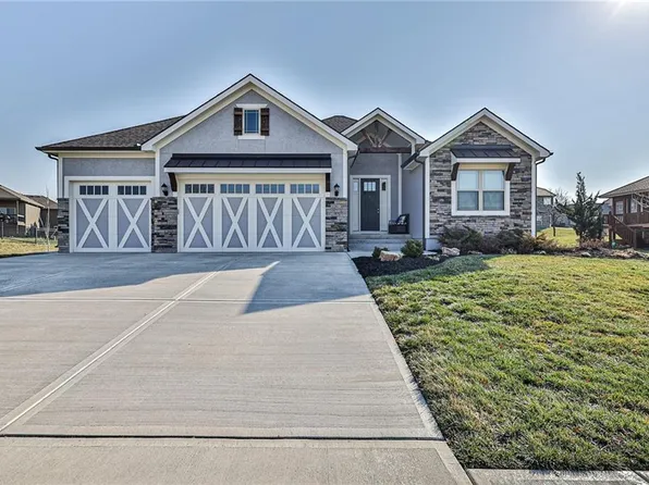 22613 Surrey Ln, Peculiar, MO 64078