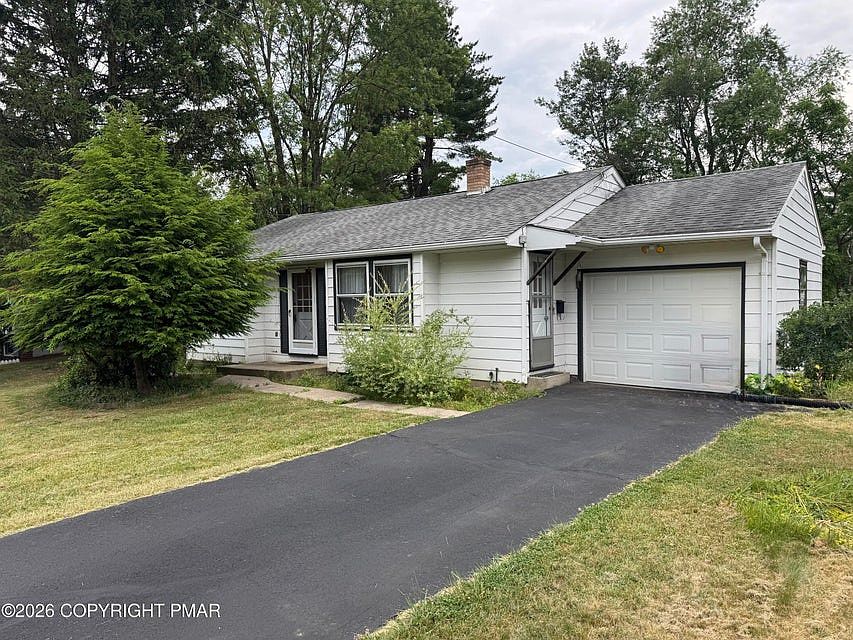 1st image of 1111 Hillcrest Dr