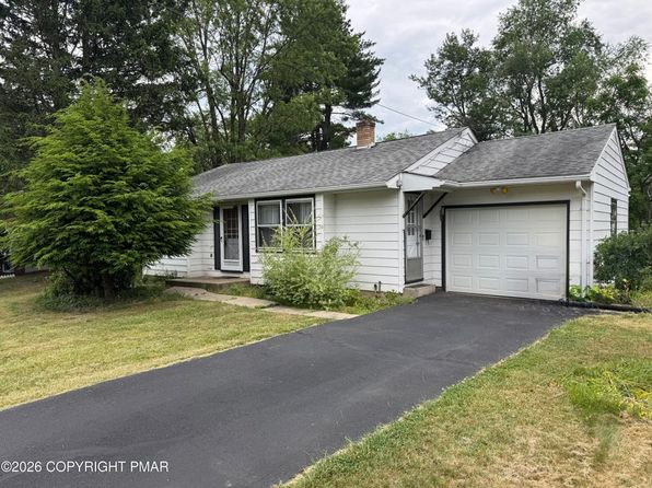 1111 Hillcrest Dr
