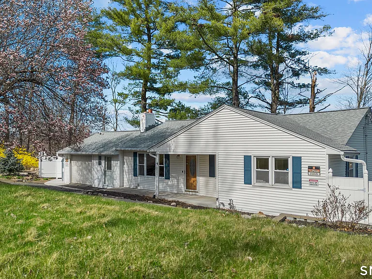 9 Daniel Rd #9B — Photo 3
