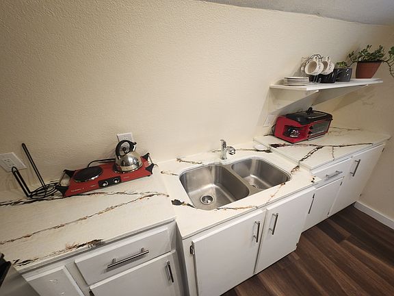 Epoxy Countertops and Deep sink