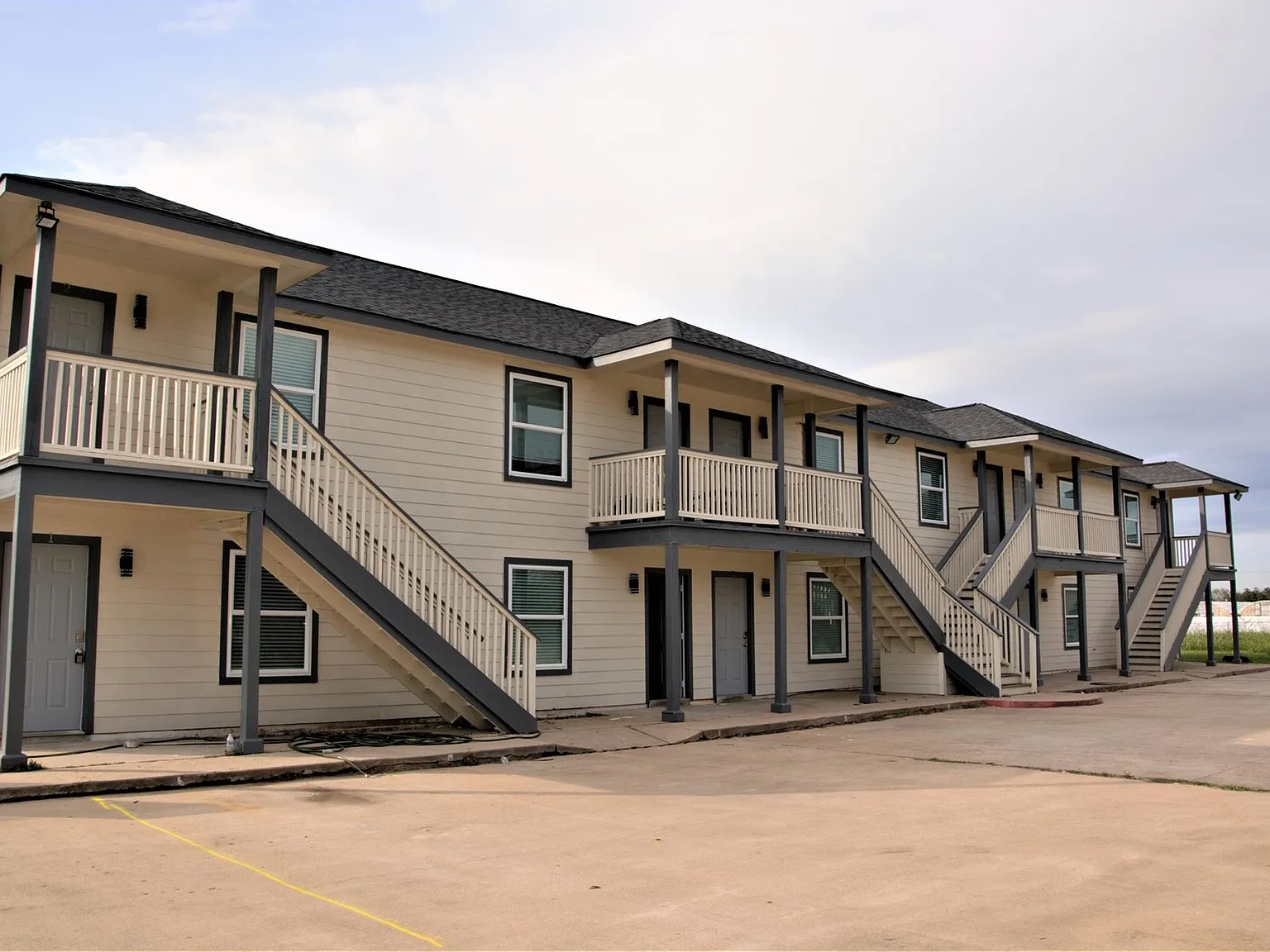 1 bed, 1.0 bath, $1,050 — Photo 3