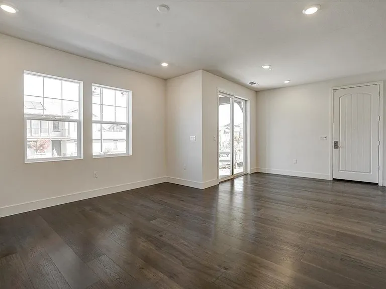 12101 Almeria Way — Photo 6
