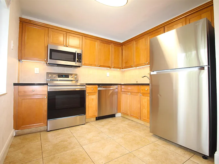 820 NE 28th St #2 — Photo 1