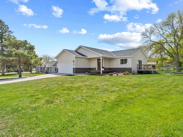 640 3rd St SE, Cokato, MN 55321
