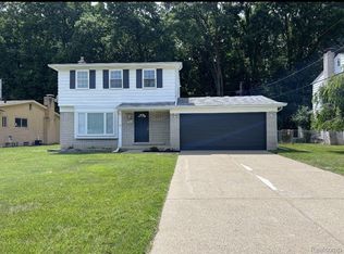 23645 Rockingham St, Southfield, MI 48033