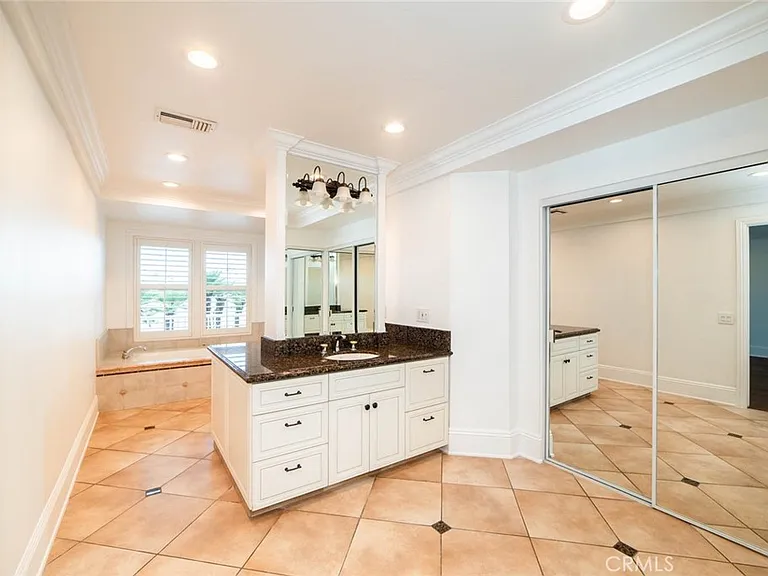 16832 Coral Cay Ln — Photo 48