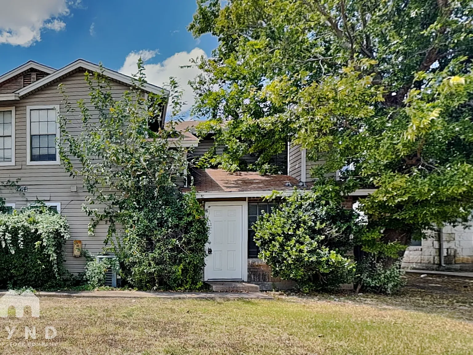 2214 Creekside Ln — Photo 1