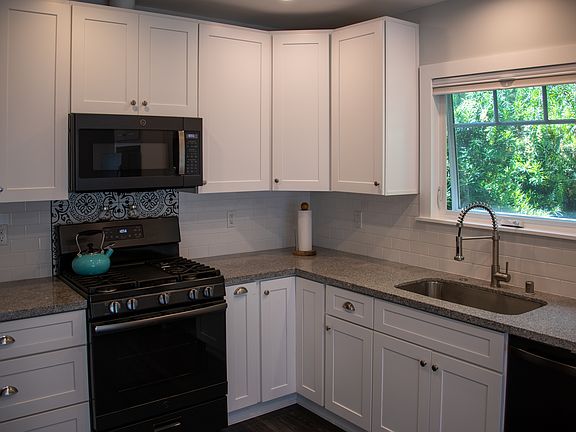 4th image of 22722 Leonora Dr