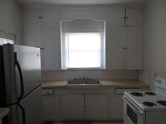 2nd image of 2173 Broadway St