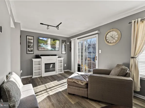 212 River Ct, Fieldsboro, NJ 08505