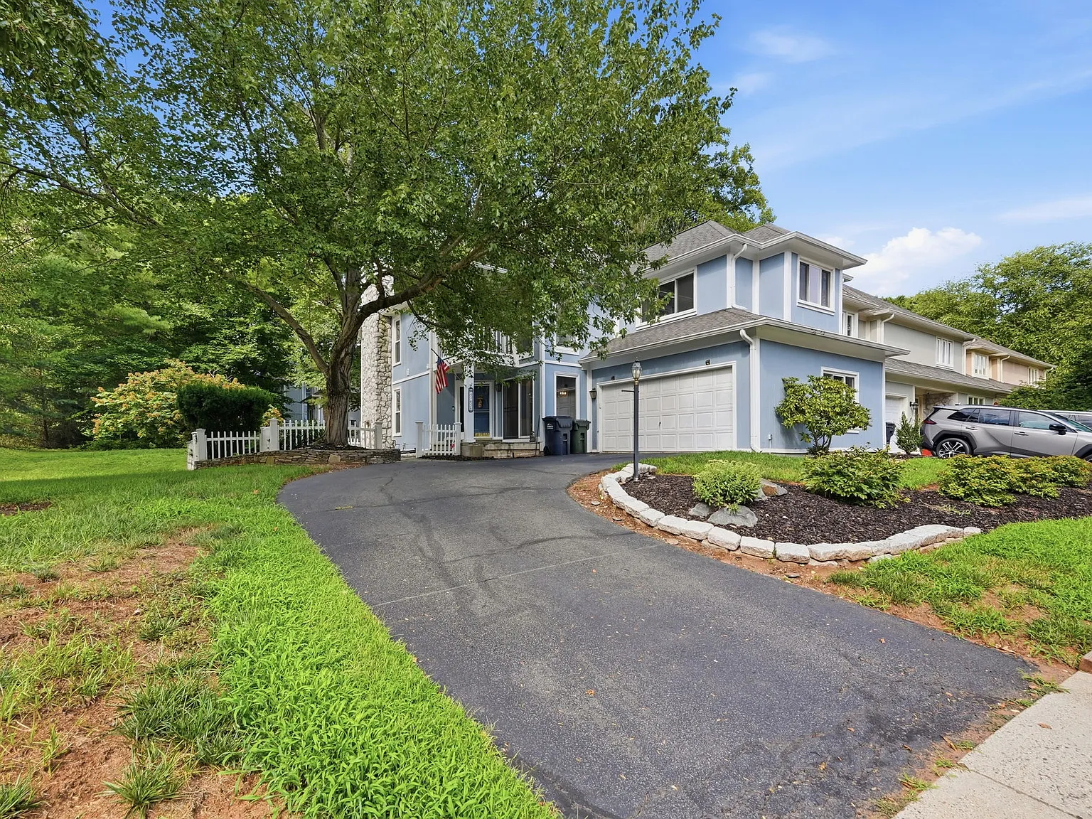 3 bed, 4.5 bath, 3727 sqft, $4,950 — Photo 3