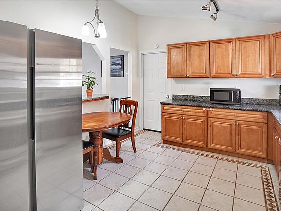 4th image of 2  Pinetop Drive