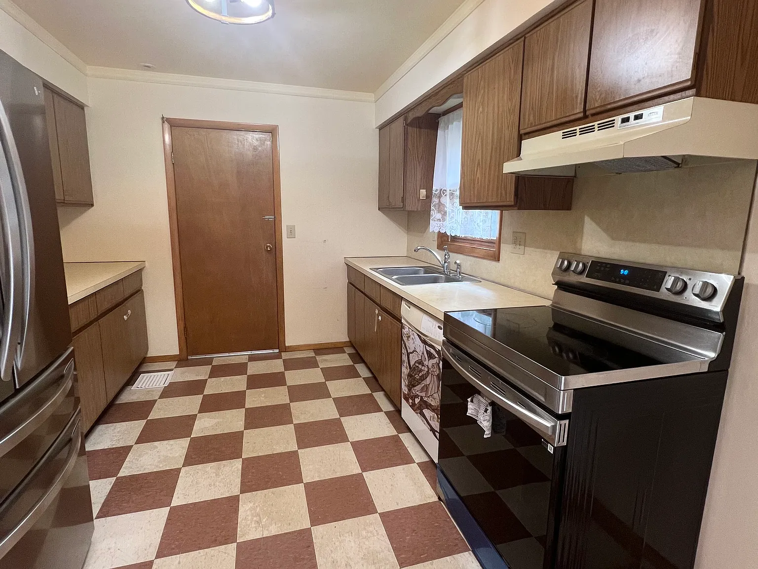 3 bed, 1.5 bath, 1040 sqft, $2,600 — Photo 3