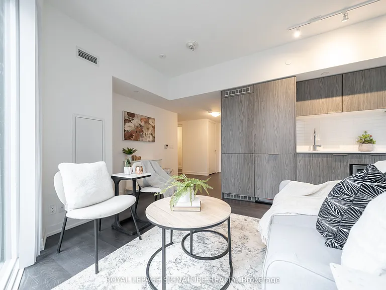 60 Shuter St #203 — Photo 6