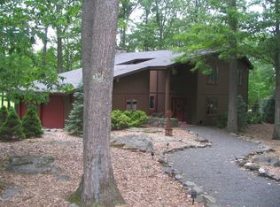 119 E Cloud Crest Dr, Greentown, PA 18426